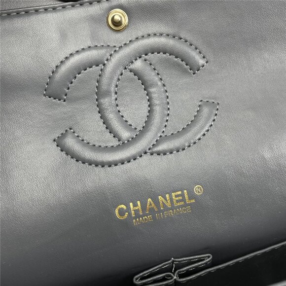 Classic Flap Women's Handbag - Picture 6 of 8